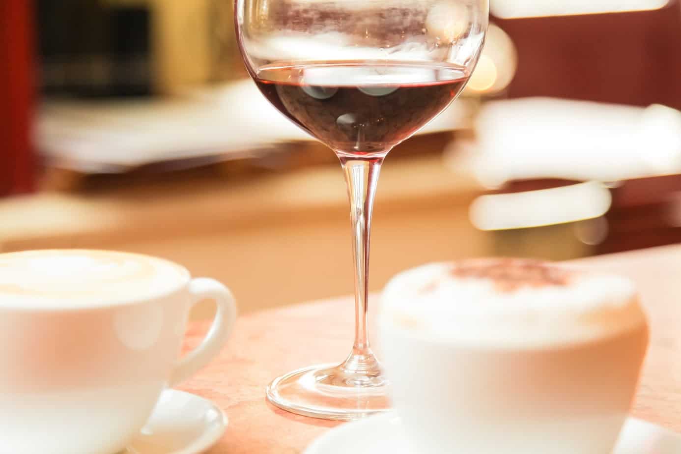 Wino, kawa i herbata – jak pić z korzyścią dla zdrowia?